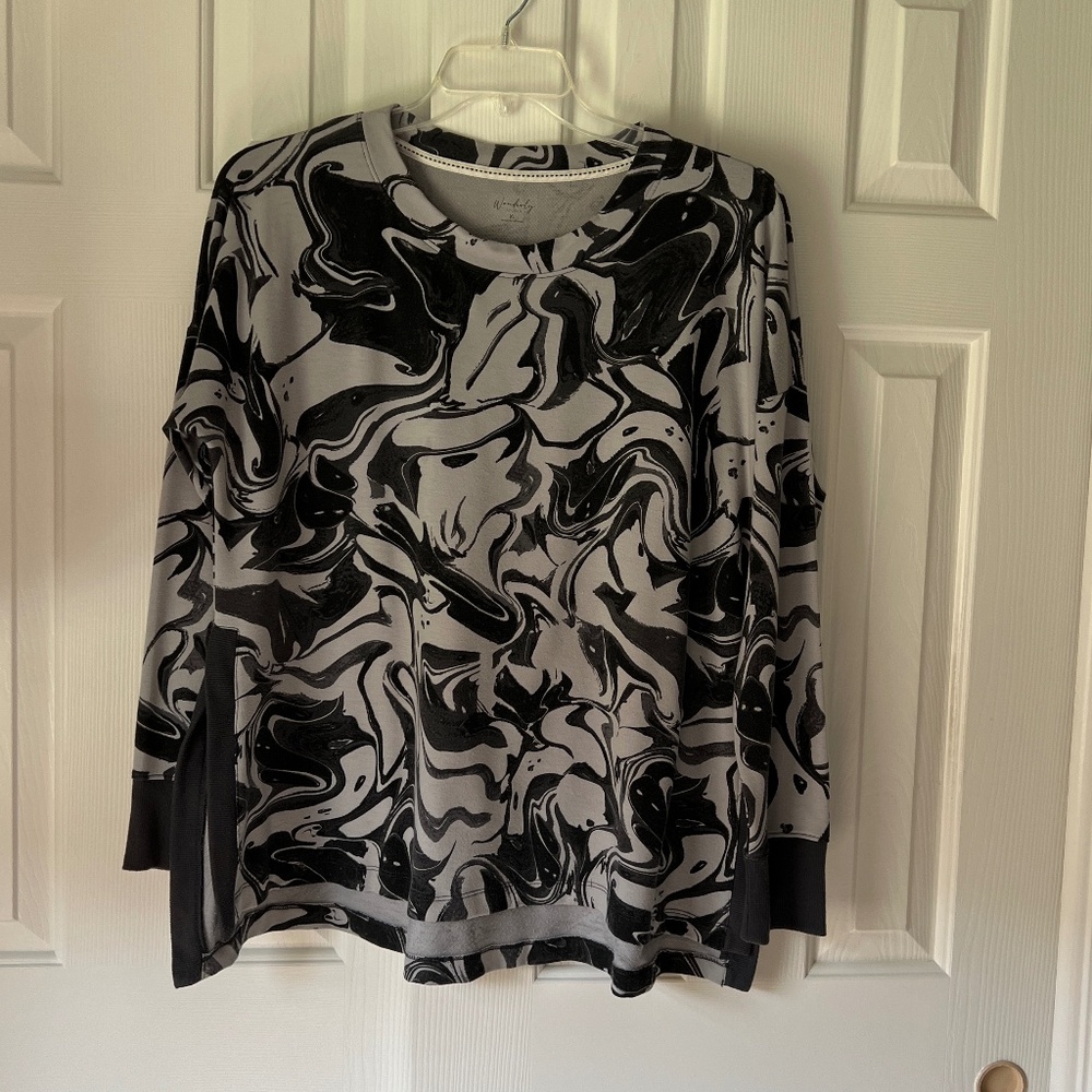 Wonderly Studio Size XL Top Long Sleeve Gray's Wave Print Women's
